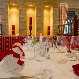 gedeckter Tisch im Speisesaal
