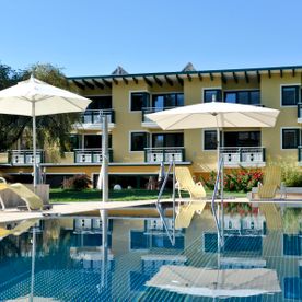 Hotel & Pool