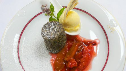 Teller mit Dessert