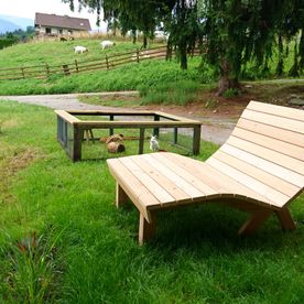 Holzliege und Gehege für Kleintiere