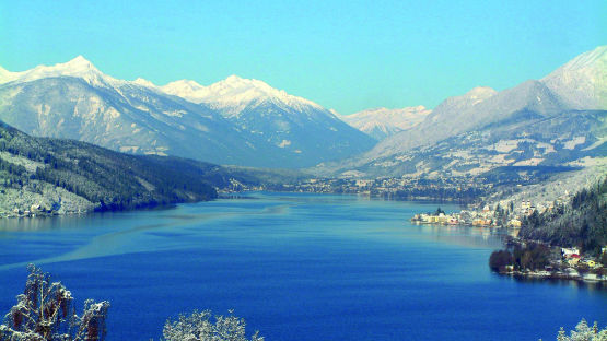 Blick auf See mit Bergpanorama